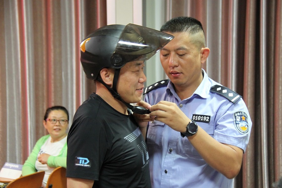1交通安全培训.JPG 1交通安全培训.JPG